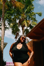 The Halter in Hitam