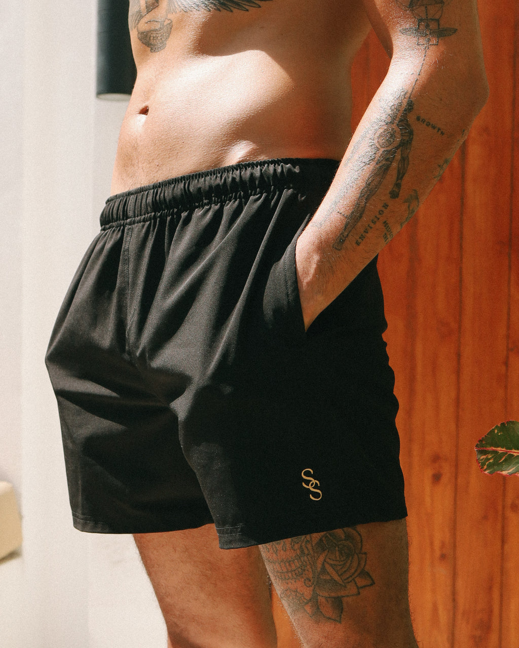 The Norm Short in Hitam
